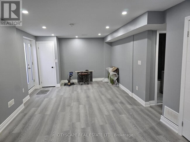 Building Photo - 306 Bessborough Dr