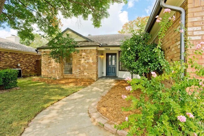 Foto del edificio - 7905 Lazy Brook Dr