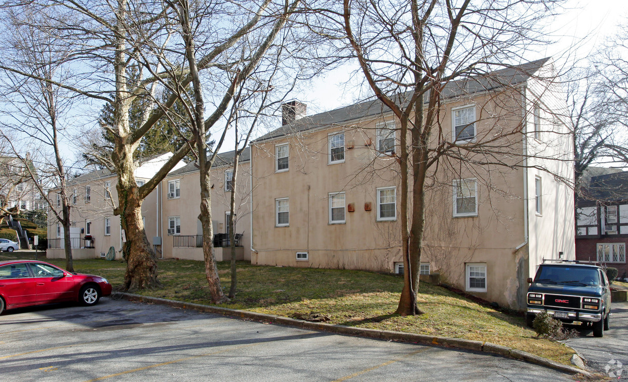 Building Photo - Bronxville Gardens