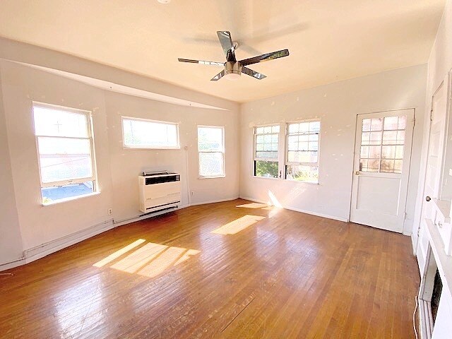Foto del edificio - 4352 Willow Brook Ave