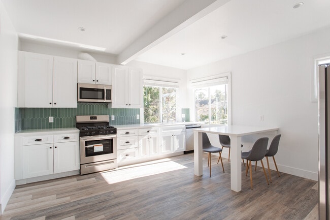 Building Photo - 1158 W 37th St