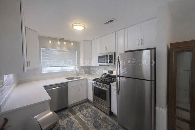 Foto del edificio - 7116 Clayton Rd