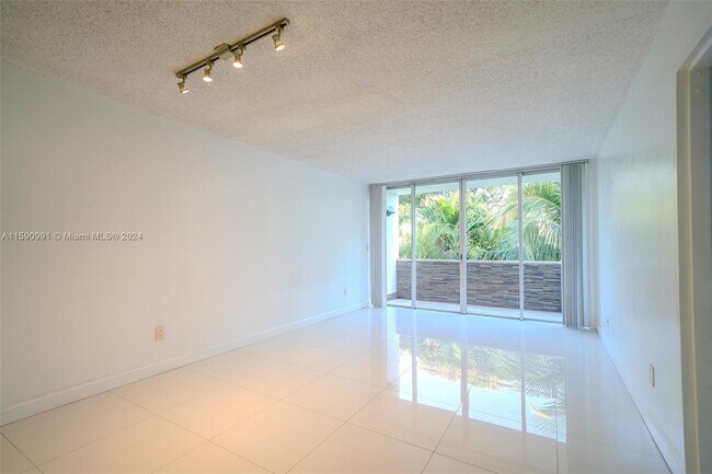 Building Photo - 2160 SW 16th Ave