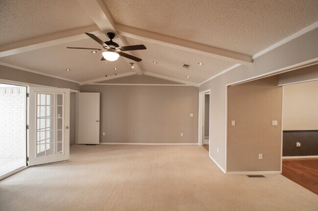 Foto del edificio - 3 Bedroom 2 Bathroom with a basement