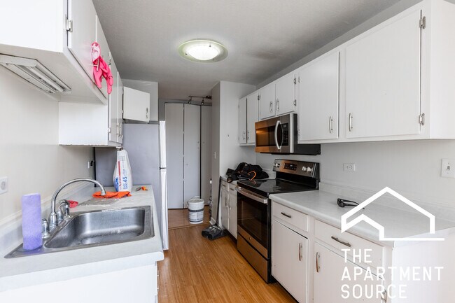 Building Photo - 5100 N Marine Dr