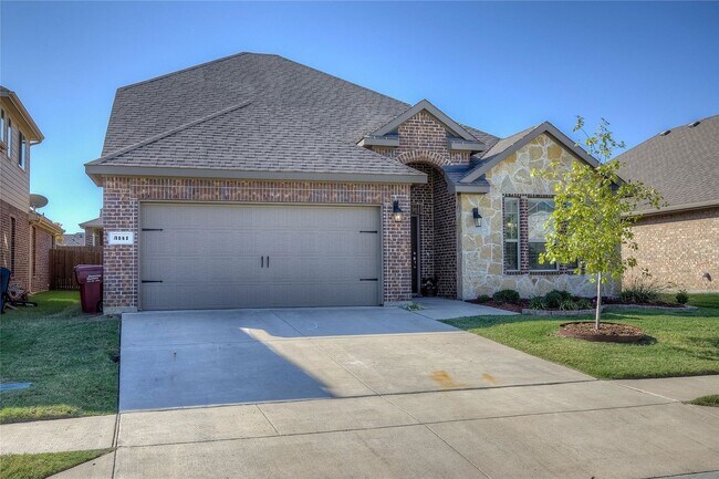Foto del edificio - Beautiful 4 bedroom 3 bathroom, 1 living r...