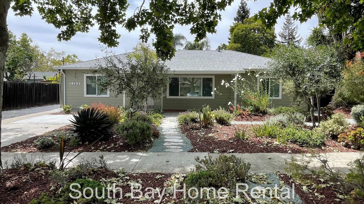 Foto principal - 3BD/2BA - Charming Cupertino Home: Ideal L...