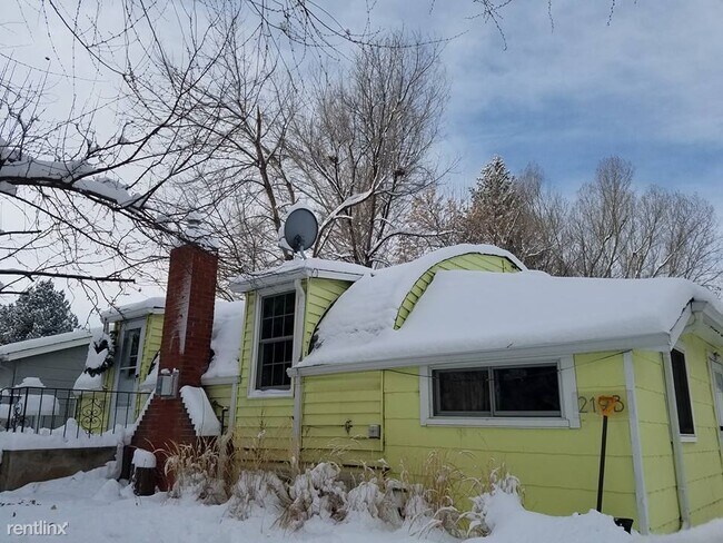 Building Photo - Studio, 1 bath Duplex - 219 North Shields ...