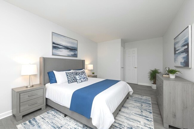 Bedroom - Longshore Apartments