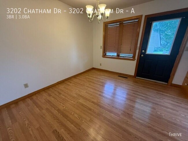 Foto del edificio - 3202 Chatham Dr