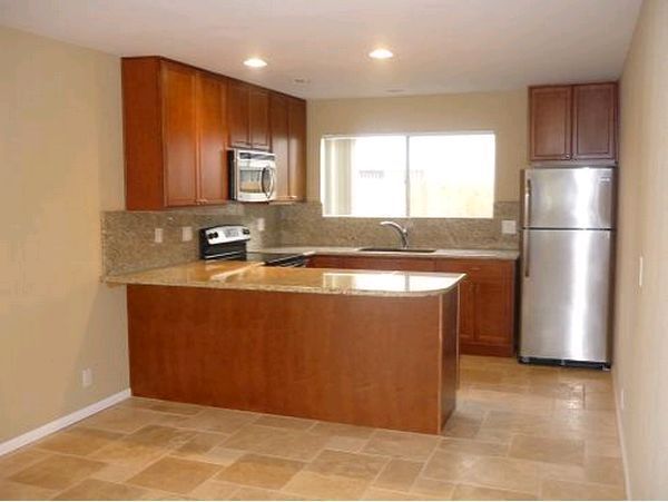 Building Photo - Must See Unit in Gated Community