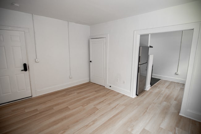 Building Photo - 1388 W 83rd St