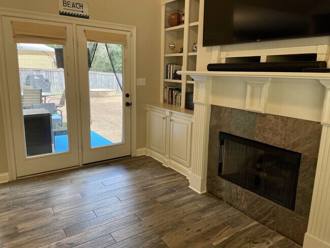 Building Photo - Gorgeous Home with Pool Available Soon LAK...