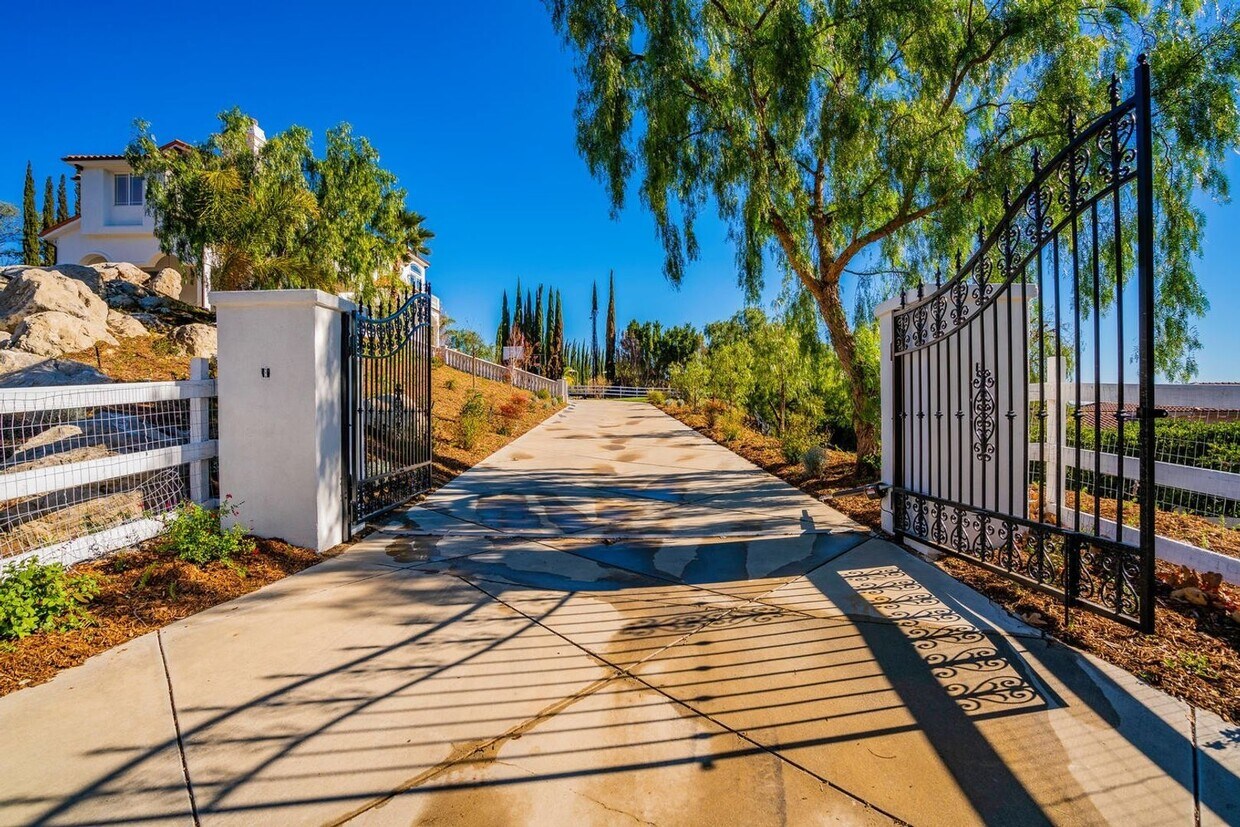 Foto principal - Mediterranean Estate in a Gated Community