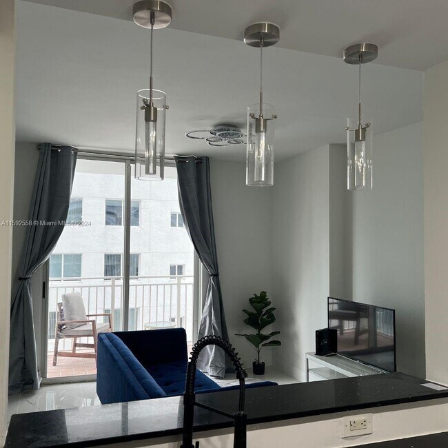 Building Photo - 185 Southeast 14th Terrace Apt #1901, Miam...