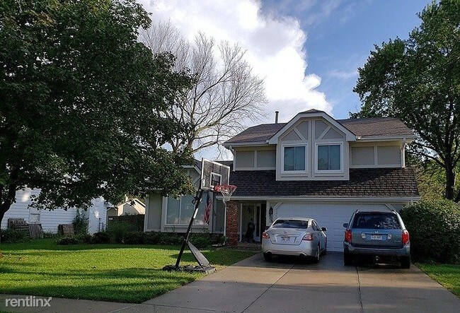 Building Photo - 4 br, 2.5 bath House - 805 Evergreen Drive