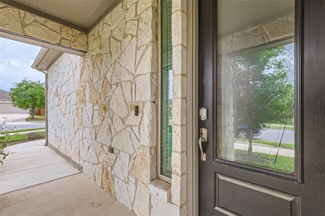 Building Photo - 2000 Wooded Run Trl