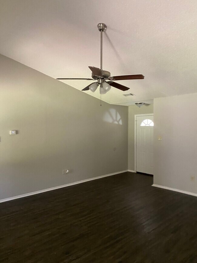 Foto del edificio - 822 Collins Blvd