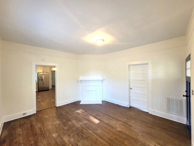 Foto del edificio - Bungalow in Kannapolis with Rocking Chair Front Porch