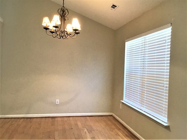 Building Photo - 355 Riverside Chase Circle
