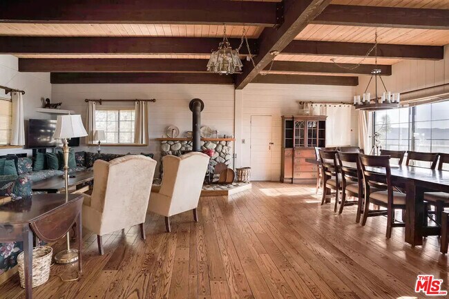 Building Photo - 978 Deer Trail Ln