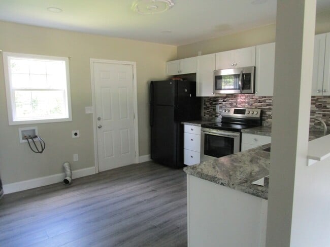 Building Photo - 22 Buttercup St