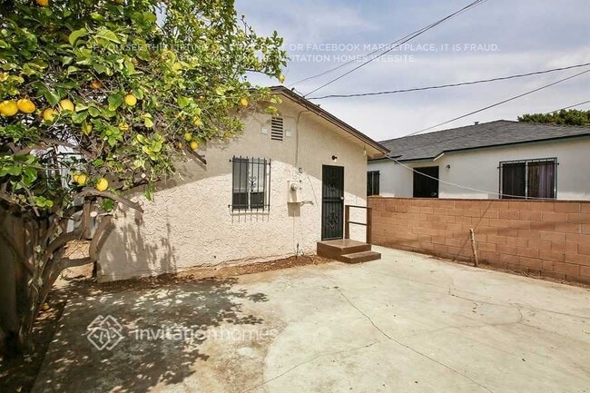 Building Photo - 1522 W 60th St