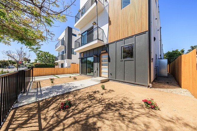 Photo - 2847 S Victoria Ave Apartment