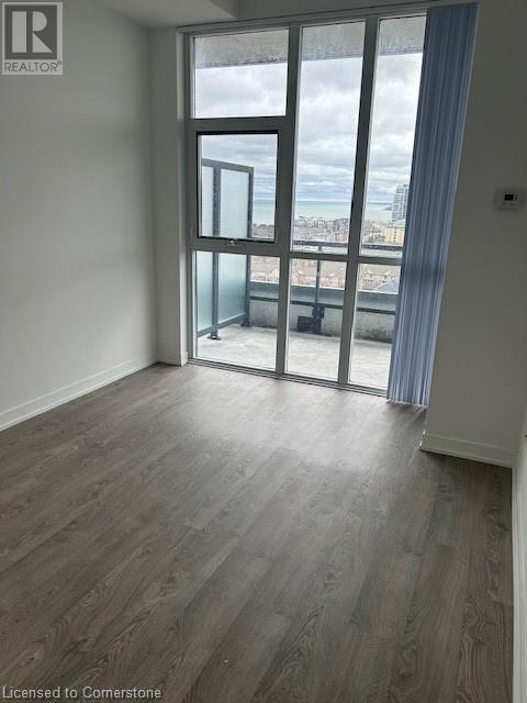 Photo du bâtiment - 550 N Service Rd