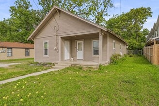 Building Photo - 1287 W Frey