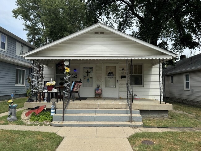 Building Photo - 1524 E Kelly St