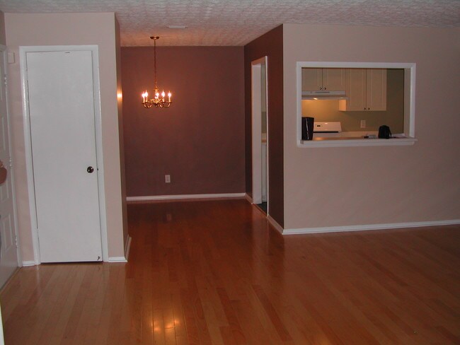 Living/Dining - 505 Summit N Dr