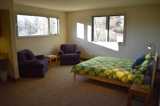 Foto del edificio - Furnished Executive Home in Mid-Town Bend