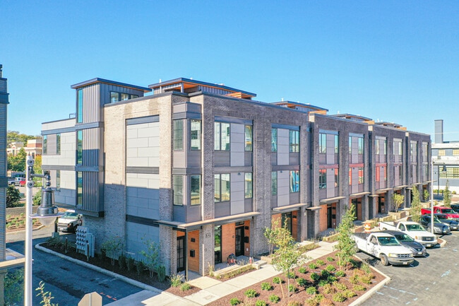 Building Photo - City View Row