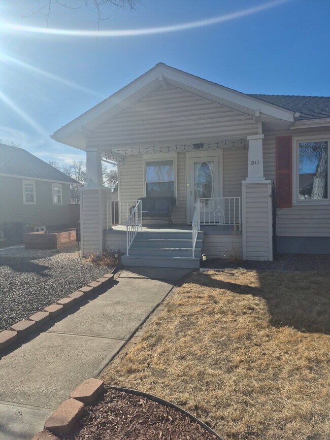 Building Photo - 211 S 6th Ave