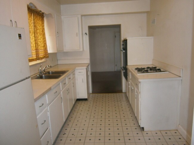Building Photo - 3 BR Home in Central School District