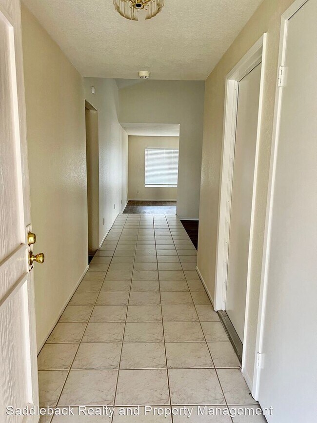Foto del edificio - 4 br, 2 bath House - 2076 W. Ontario Ave