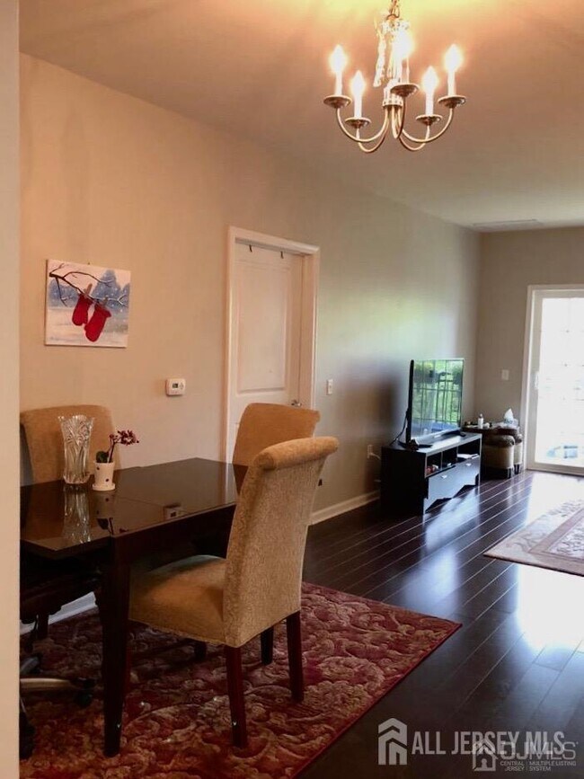 Foto del edificio - 835 Liberty Ct