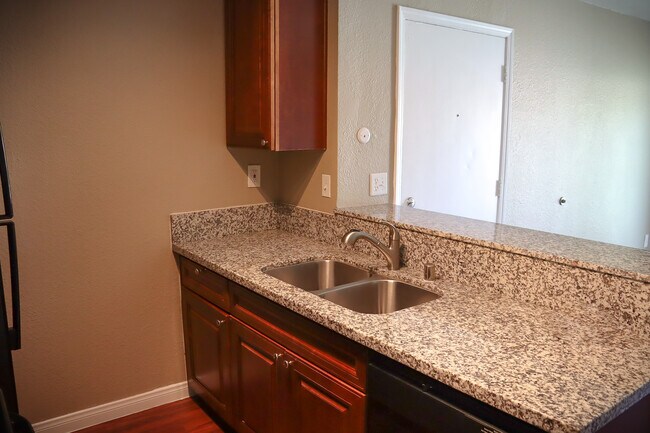 1B1B en planta superior, cocina/entrada - Hourglass Park