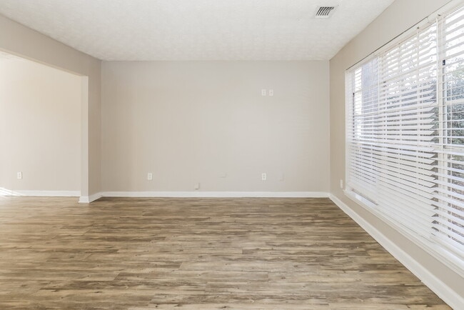 Building Photo - 1341 Birdsong Ln