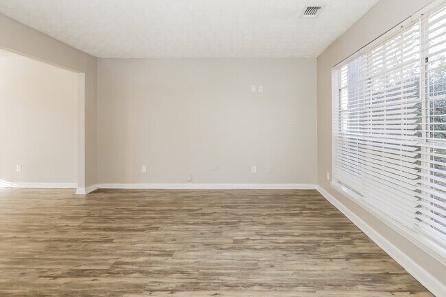 Foto del edificio - 1341 Birdsong Ln