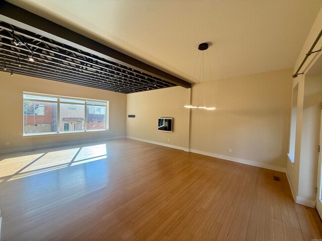 Building Photo - 110 Vertical Lofts Dr