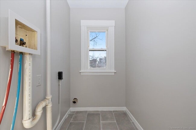 Building Photo - 45 Cowles St