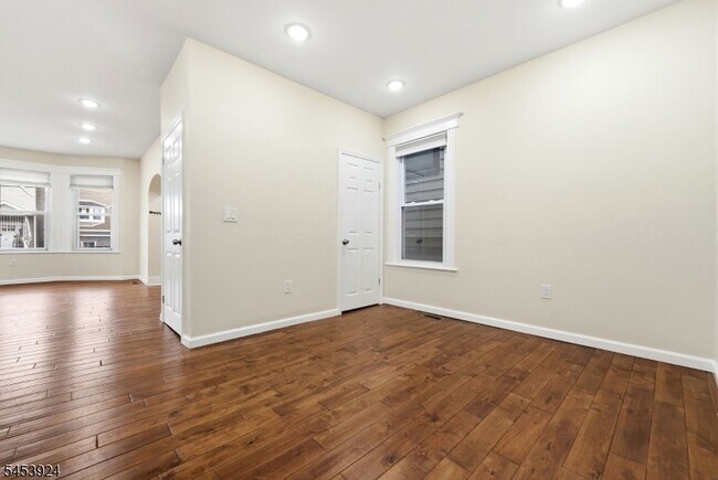 Foto del edificio - 244 Clinton Ave