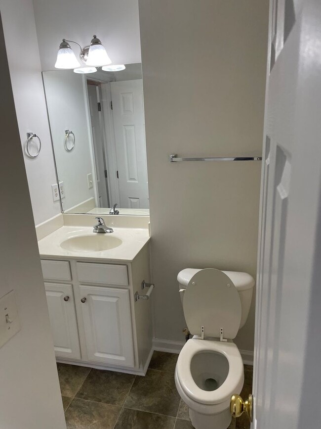 Building Photo - Cozy Two Bedroom Condo Close to Ft. Jackson!