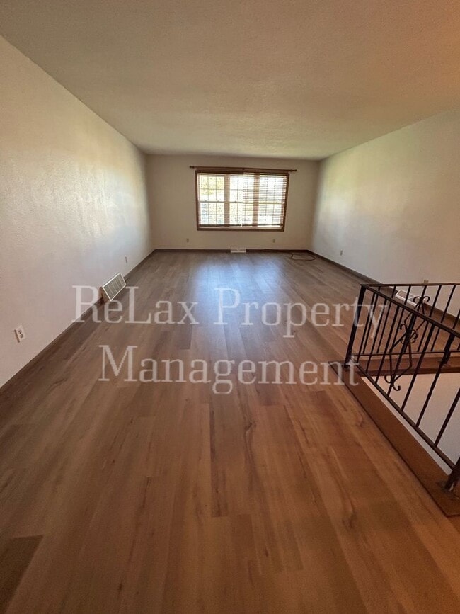 Building Photo - Four Bedroom House in Onalaska