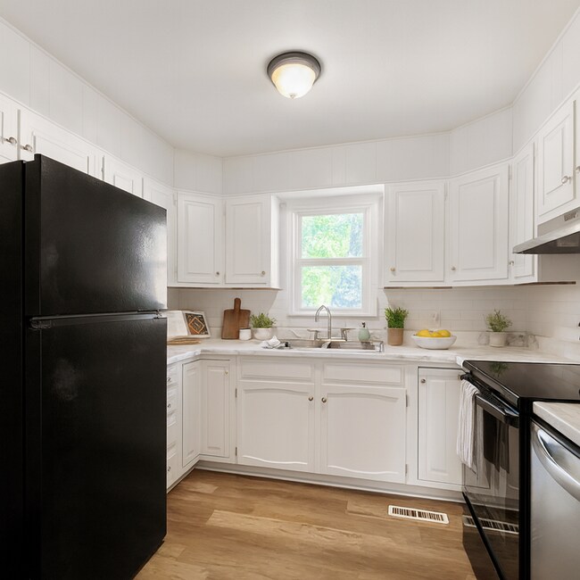 Foto del edificio - 9609 E 68 St