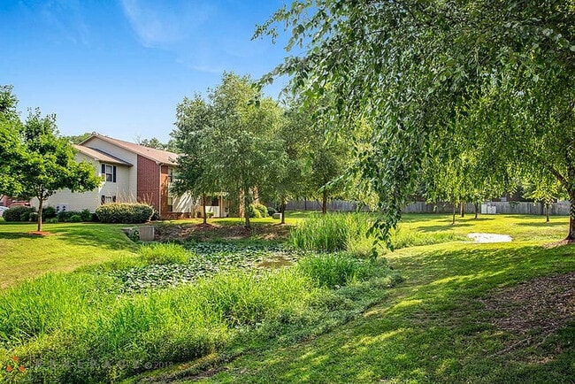 Property Grounds - Village Square of Jacksonville