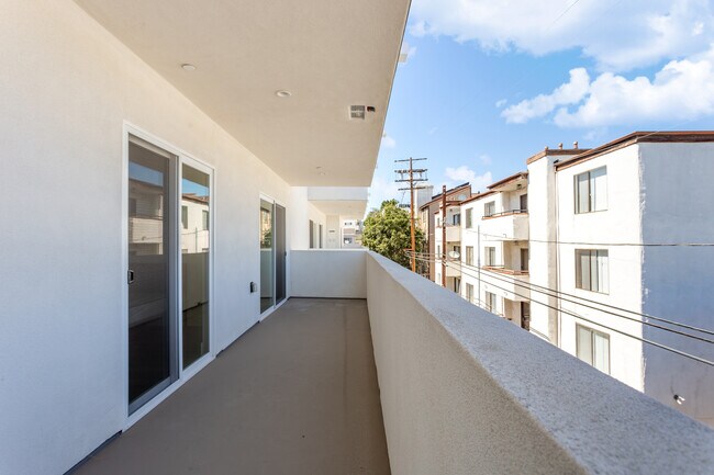 Foto del edificio - 1450 S Barrington Ave