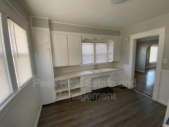 Foto del edificio - 815 Evergreen St SE
